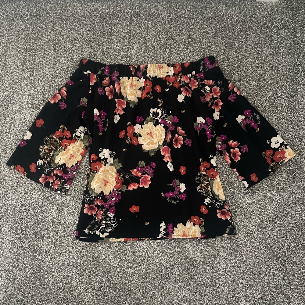 Off-shoulder, floral top